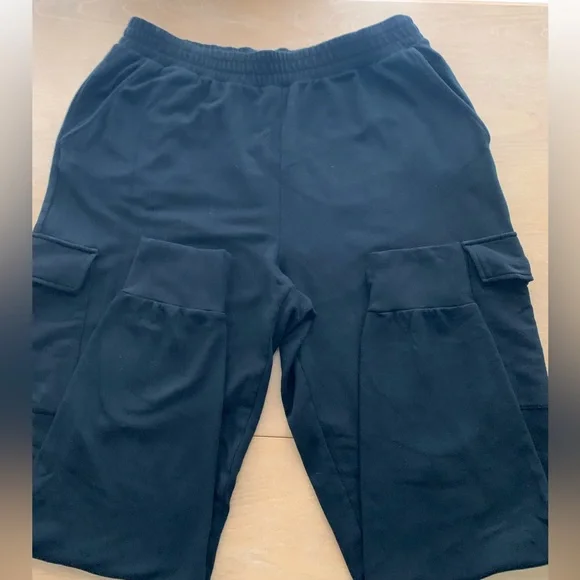 GAP Black Sweatshirt & Cargo Joggers - Picture 6 of 8